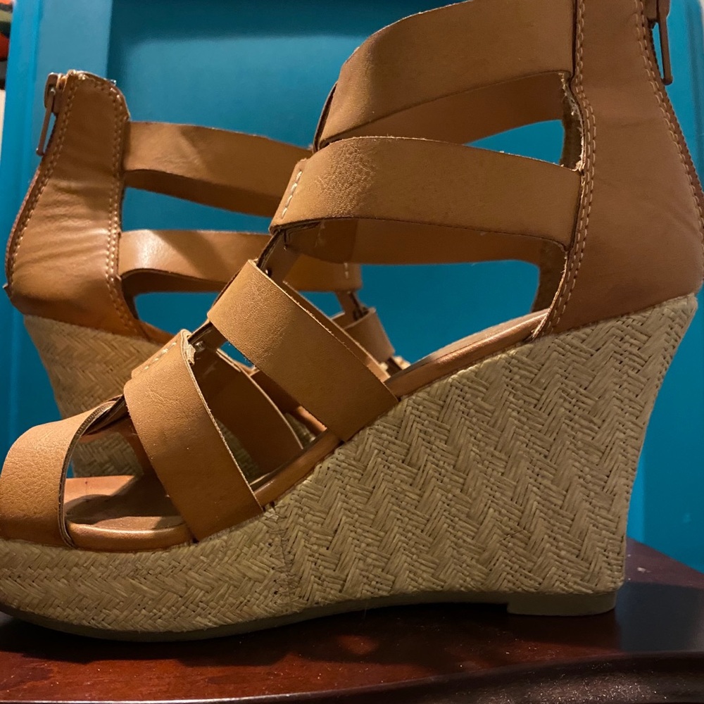 GENTLY USED STRAPPY TAN WEDGE